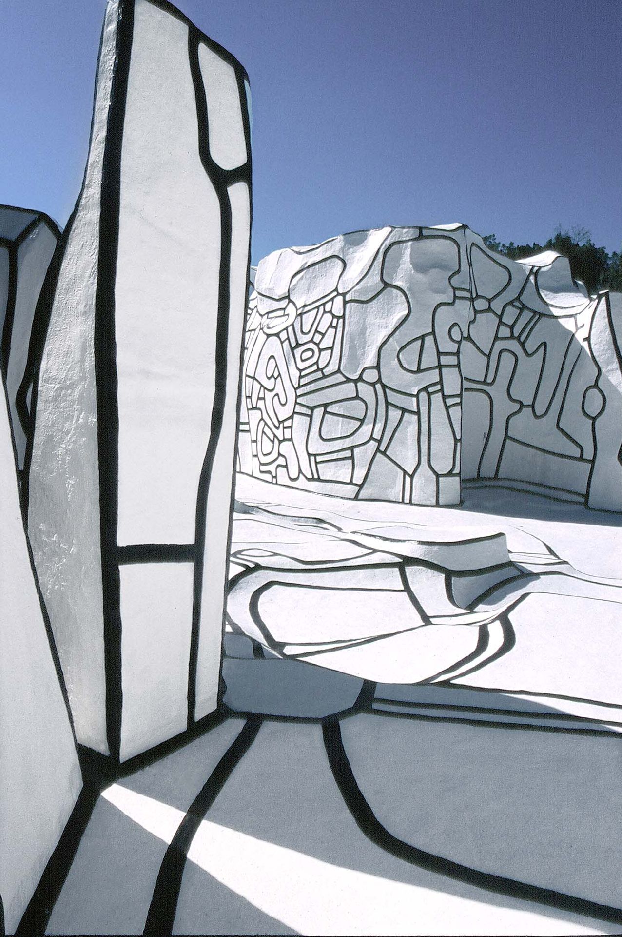Closerie Falbala, Périgny-sur-Yerres 2003 © Fondation Dubuffet